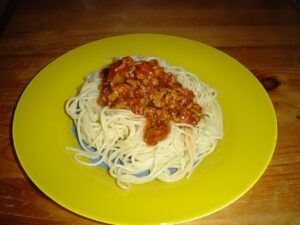 boloňské špagety - recept uvařen a podán na talíři