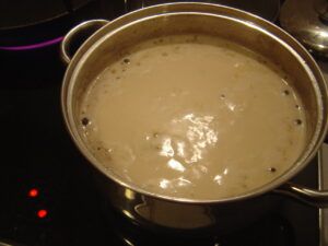 Čočková polévka uvařená se smetanou